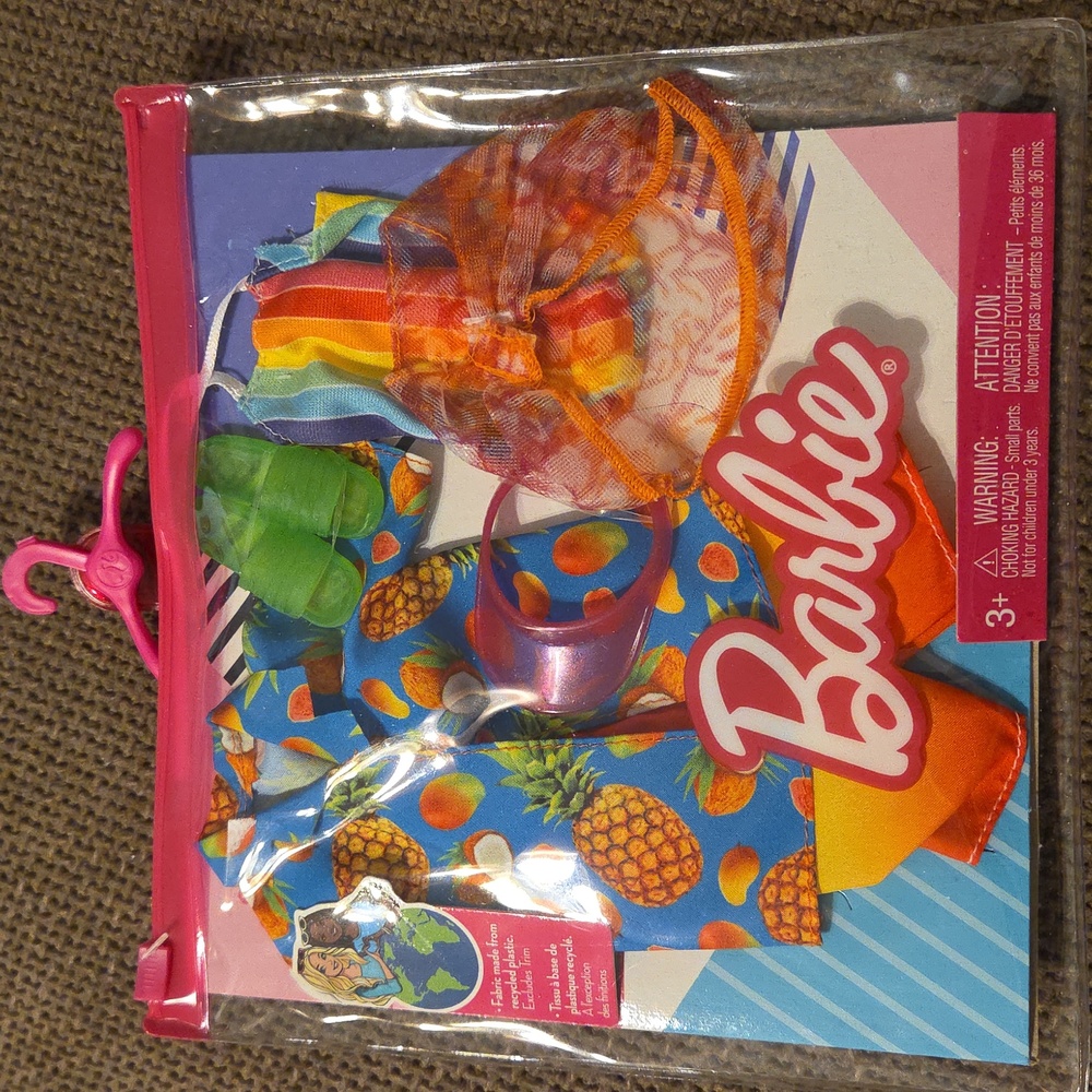 Barbie  Fashion Packs with Accessories - Picture 3 of 7